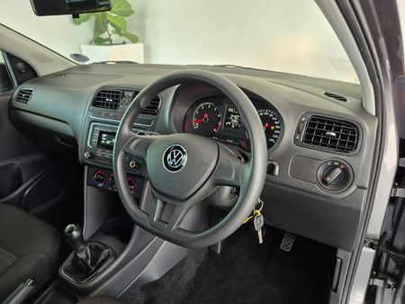 2024-Volkswagen-Polo-Vivo-14-Trendline-5-dr_11