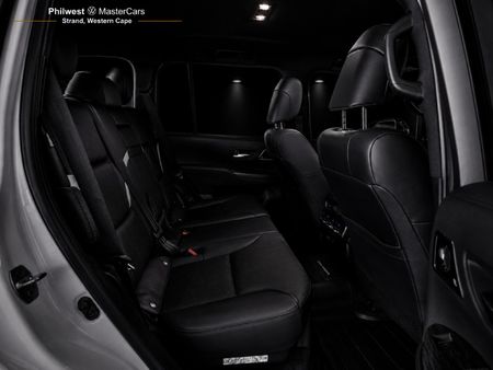 2023-Toyota-Land-Cruiser-300-V6-33-D-GR-S_12