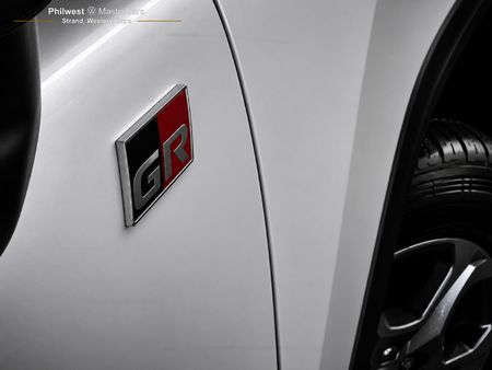 2023-Toyota-Land-Cruiser-300-V6-33-D-GR-S_14