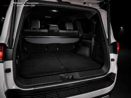 2023-Toyota-Land-Cruiser-300-V6-33-D-GR-S_24
