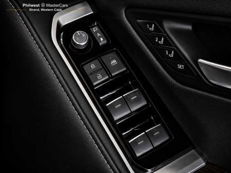 2023-Toyota-Land-Cruiser-300-V6-33-D-GR-S_28