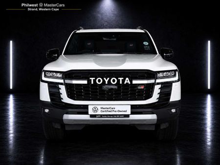 2023-Toyota-Land-Cruiser-300-V6-33-D-GR-S_7