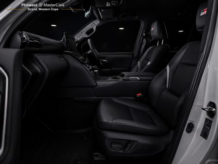 2023-Toyota-Land-Cruiser-300-V6-33-D-GR-S_8