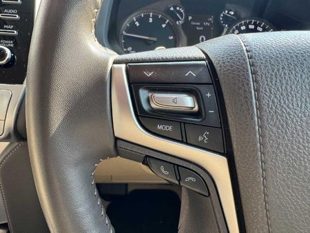 2023-Toyota-Land-Cruiser-Prado-28-GD-VX-L-Auto_11