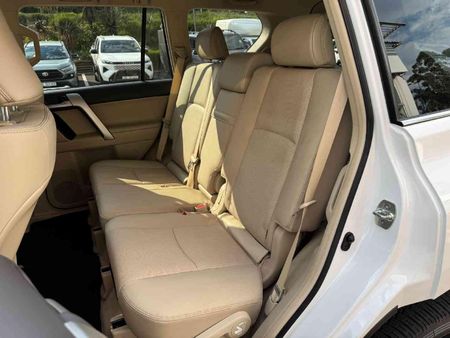 2023-Toyota-Land-Cruiser-Prado-28-GD-VX-L-Auto_19