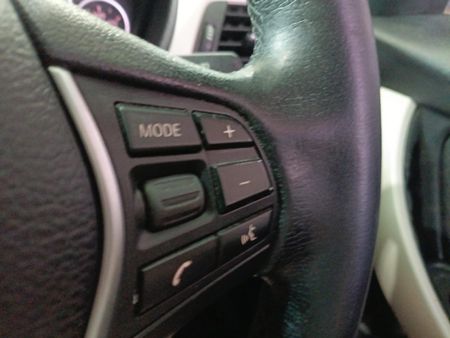 2018-BMW-3-Series-318i_14