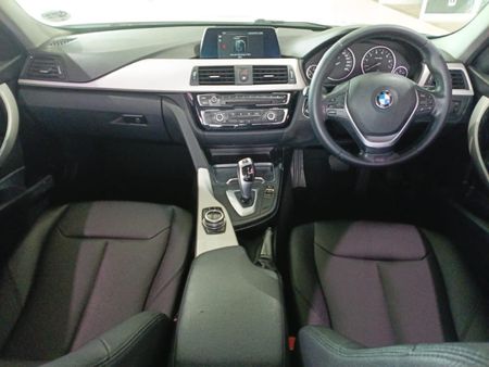 2018-BMW-3-Series-318i_20
