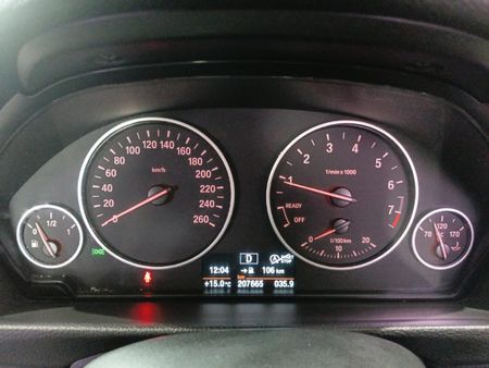2018-BMW-3-Series-318i_8