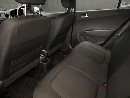 2015-Hyundai-Grand-i10-125-Fluid-Auto_14