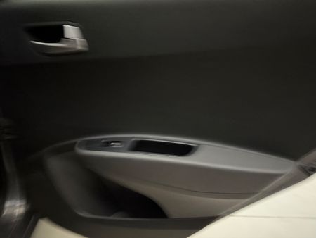 2015-Hyundai-Grand-i10-125-Fluid-Auto_16