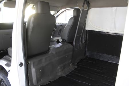 2021-Nissan-NV350-PANEL-VAN_15