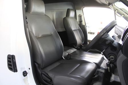 2021-Nissan-NV350-PANEL-VAN_17