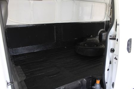 2021-Nissan-NV350-PANEL-VAN_21