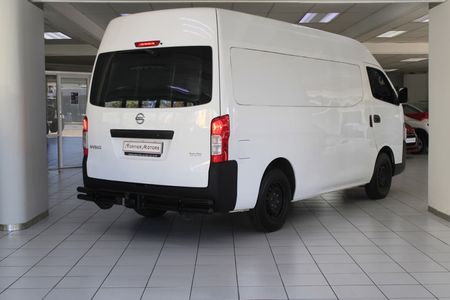 2021-Nissan-NV350-PANEL-VAN_4