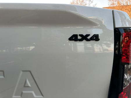 2026-Toyota-Hilux-28-GD-6-RB-SRX-4x4-Auto-Double-Cab_10