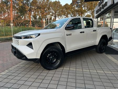 2026-Toyota-Hilux-28-GD-6-RB-SRX-4x4-Auto-Double-Cab_13