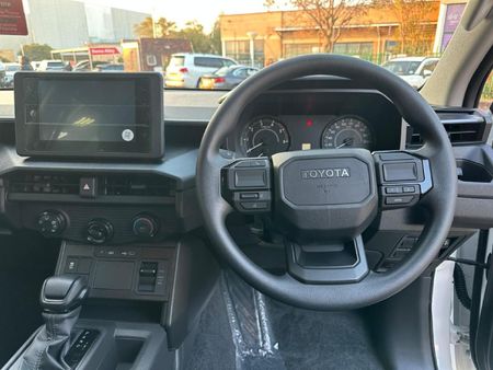 2026-Toyota-Hilux-28-GD-6-RB-SRX-4x4-Auto-Double-Cab_18