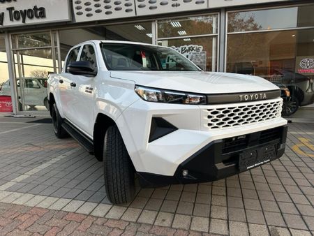 2026-Toyota-Hilux-28-GD-6-RB-SRX-4x4-Auto-Double-Cab_3