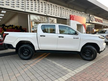 2026-Toyota-Hilux-28-GD-6-RB-SRX-4x4-Auto-Double-Cab_6