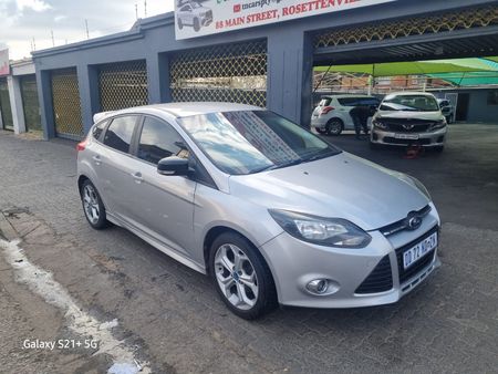 2014-Ford-Focus-16-Ti-VCT-Trend-5-dr_0