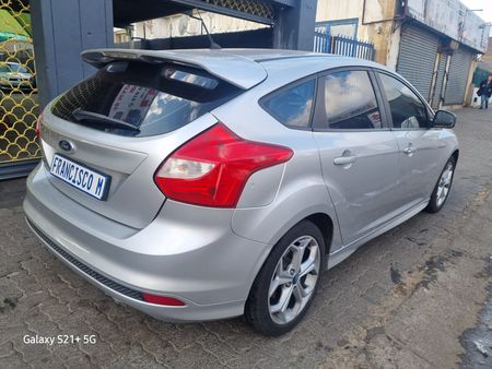 2014-Ford-Focus-16-Ti-VCT-Trend-5-dr_10