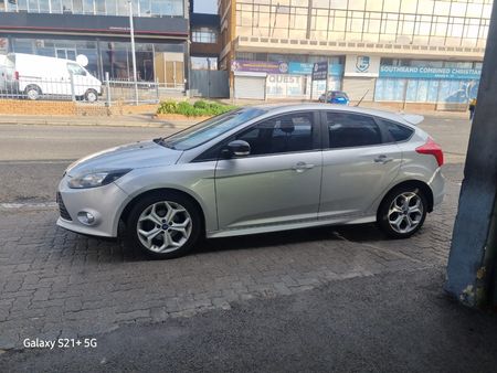 2014-Ford-Focus-16-Ti-VCT-Trend-5-dr_14