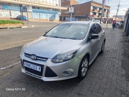 2014-Ford-Focus-16-Ti-VCT-Trend-5-dr_1