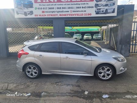 2014-Ford-Focus-16-Ti-VCT-Trend-5-dr_4