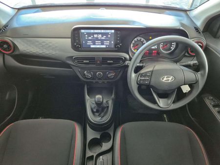 2025-Hyundai-Grand-i10-10-Motion_9