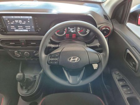 2025-Hyundai-Grand-i10-10-Motion_17