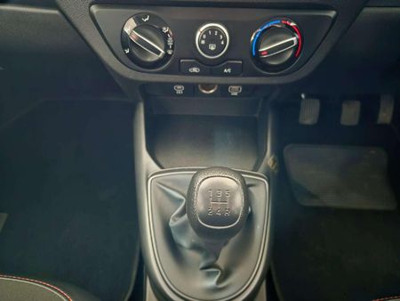 2025-Hyundai-Grand-i10-10-Motion_18