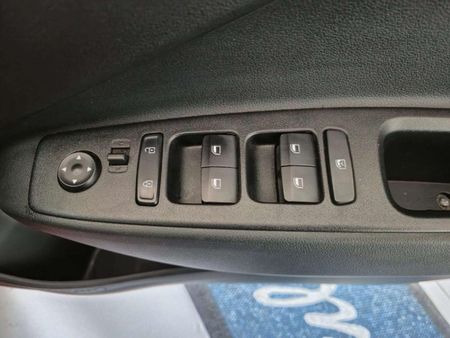 2025-Hyundai-Grand-i10-10-Motion_19