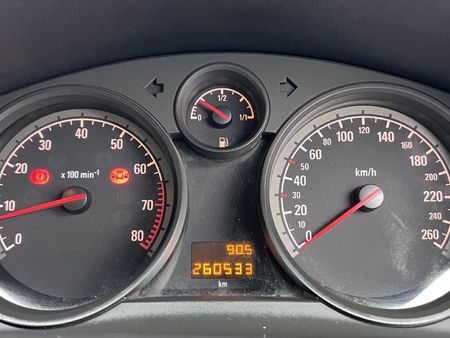 2010-Opel-Astra-16-Essentia-5-dr_9