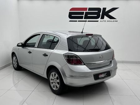 2010-Opel-Astra-16-Essentia-5-dr_3