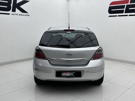 2010-Opel-Astra-16-Essentia-5-dr_4