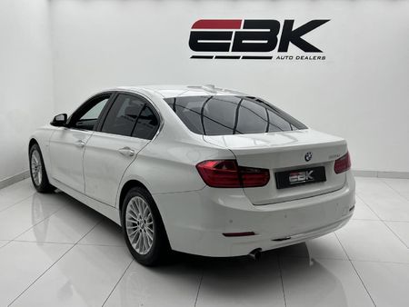 2014-BMW-3-Series-320i_2