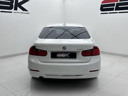 2014-BMW-3-Series-320i_3