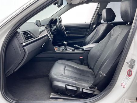 2014-BMW-3-Series-320i_4