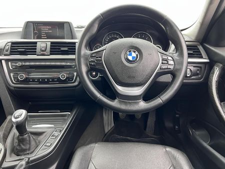 2014-BMW-3-Series-320i_6