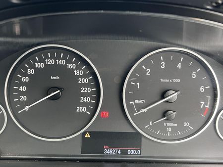 2014-BMW-3-Series-320i_7