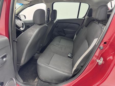 2015-Renault-Sandero-900T-Dynamique_11