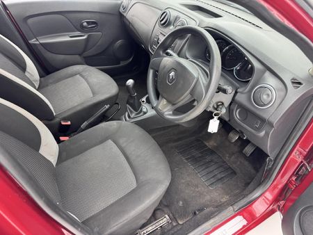 2015-Renault-Sandero-900T-Dynamique_14