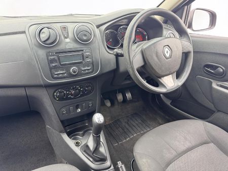 2015-Renault-Sandero-900T-Dynamique_7