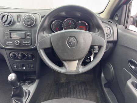 2015-Renault-Sandero-900T-Dynamique_8