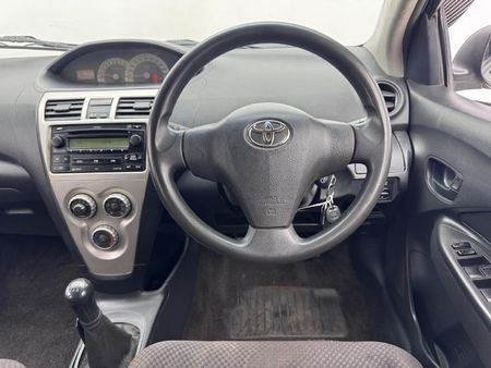 2008-Toyota-Yaris-T3_8