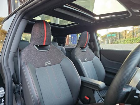 2025-MINI-Hatch-Cooper-JCW-Auto_9