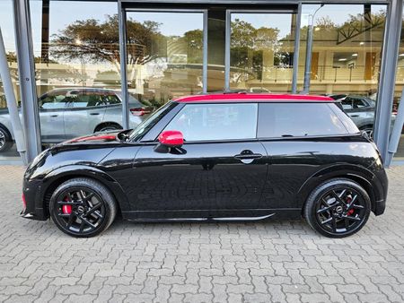 2025-MINI-Hatch-Cooper-JCW-Auto_2