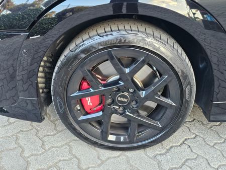 2025-MINI-Hatch-Cooper-JCW-Auto_5