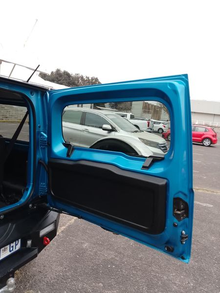 2023-Suzuki-Jimny-15-GLX-Auto_12