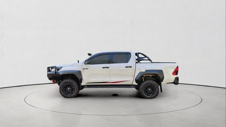 2025-Toyota-Hilux-28GD-6-GR-Sport-Double-Cab-4x4_9